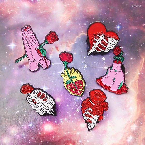 Broches esqueleto rosa broche coração esterno torel gaiola zumbi mão óssea anatomia de anatomia artes de esmalte de liga de lapéu de lapidação de lapidado