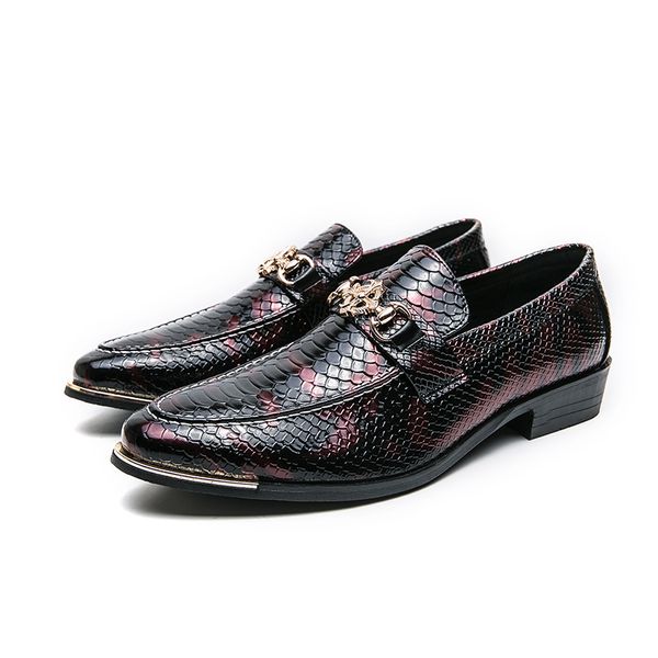 Yılan derisi desen loafers metal düğme tasarımcısı sıradan ayakkabılar elbise ayakkabıları erkekler deri İngiliz sivri uçlu klasik rahat günlük büyük boyut 38-46