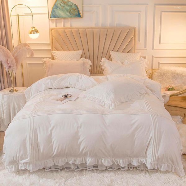 Bedding Define Luxury European Wedding Pure White Lace Conjunto de inverno espesso de veludo macio capa de capa de camada de camisa