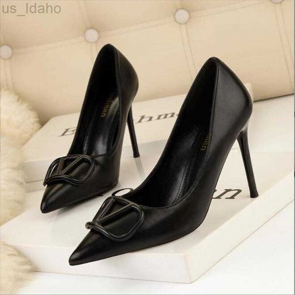 Scarpe eleganti Taglie forti 41 Tacchi donna Designer di lusso Décolleté sexy con punta a punta Donna Ultra alte 9,5 cm 6 cm Tacchi a spillo da donna Zapatos Mujer L220923