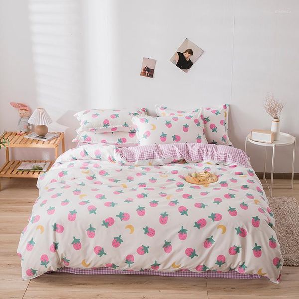 Conjuntos de roupas de cama 2022 Kawaii Strawberry Plaid Size Size 4pcs Definir desenho animado para meninas para crianças Passagem de edredom de edredom