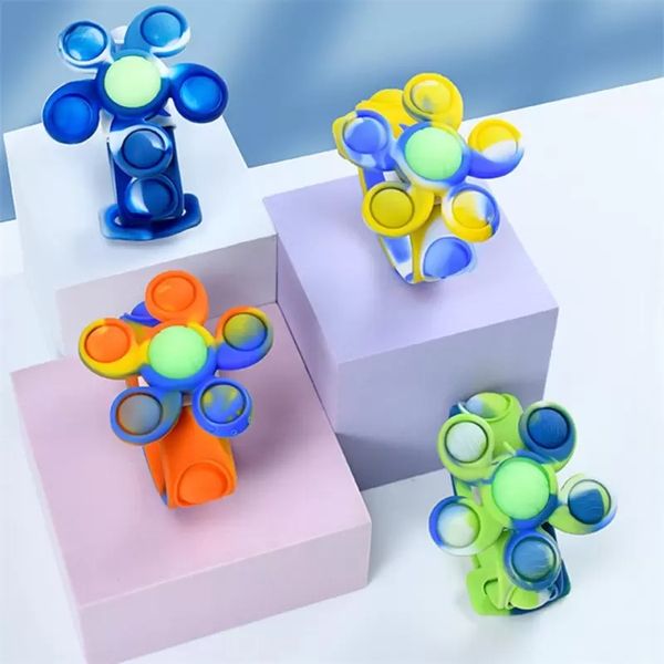 Fidget Toys Braccialetto repellente per zanzare per bambini estivi Bolle di spinta in silicone Girevole Tie Dye Antistress Braccialetti per zanzare Giocattolo di decompressione ZM923