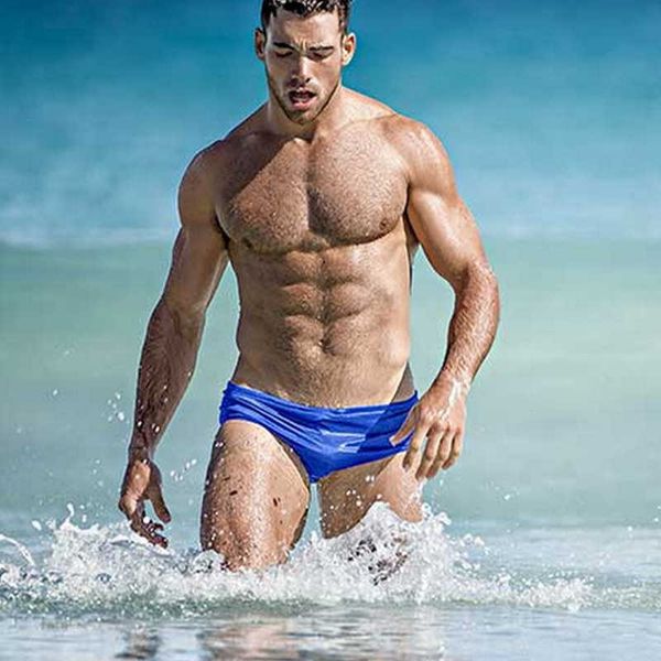 Мужской купальный мужчина плавание сексуально модным горячим костюмом пляжный серфинг