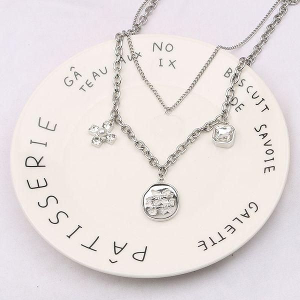 Famoso marchio di design croce lettera doppio strato collane con ciondolo placcato oro 18 carati perla di cristallo strass collana maglione accessori per gioielli da donna