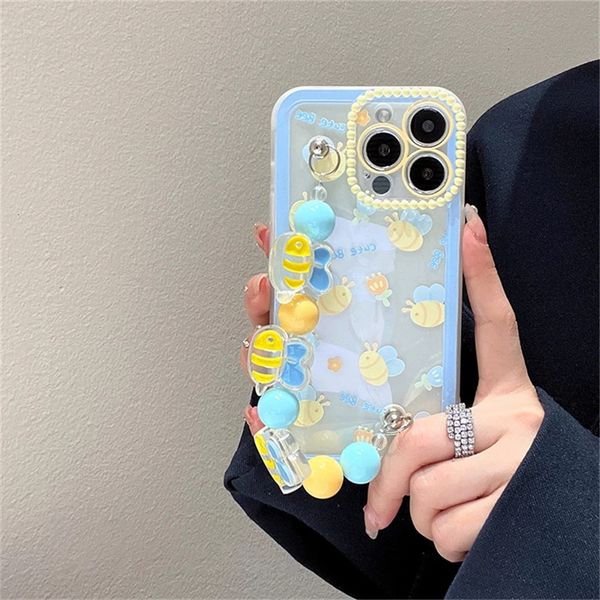 INS Cute Cartoon 3D Case Bee Bracelet Bracelet Chain Soft Phone Case для iPhone 14 13 12 11 Pro XS Max X XR 7 8 Plus SE3 SH3 Shock -Resee Cover Cover