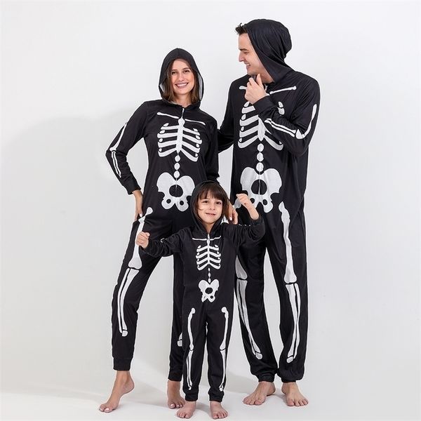 Fam￭lia combinando roupas de Halloween Scary Skeletke Fort para crian￧as adultos Skull Skull Skull Jumpsuit Party Hodded Hodded Halloween Parent-Child Pajama 220922