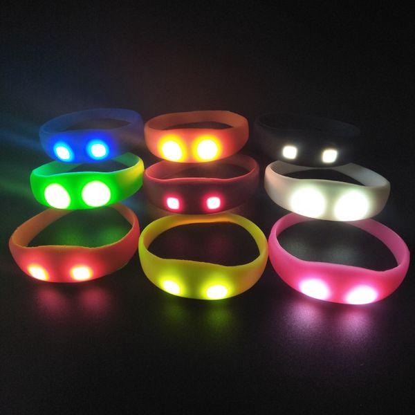 Partyversorgungen LED Blinkes Armband Handgelist Band Vocie Control Bracelets Sound aktiviertes Glüharmband für Clubskonzerte