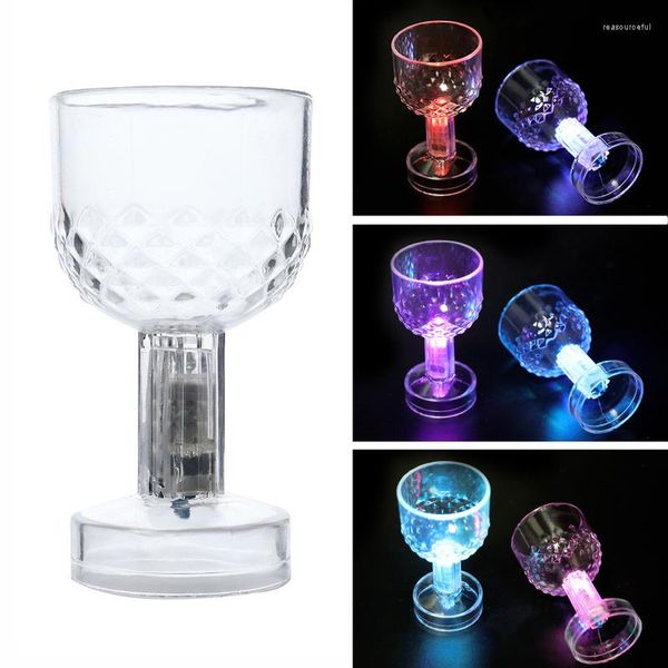 Decorazione per feste 50ml LED lampeggiante PS Cup Bar Fornitura a forma di ananas Rilevamento dell'acqua Luce luminosa Vino Birra Bevanda colorata