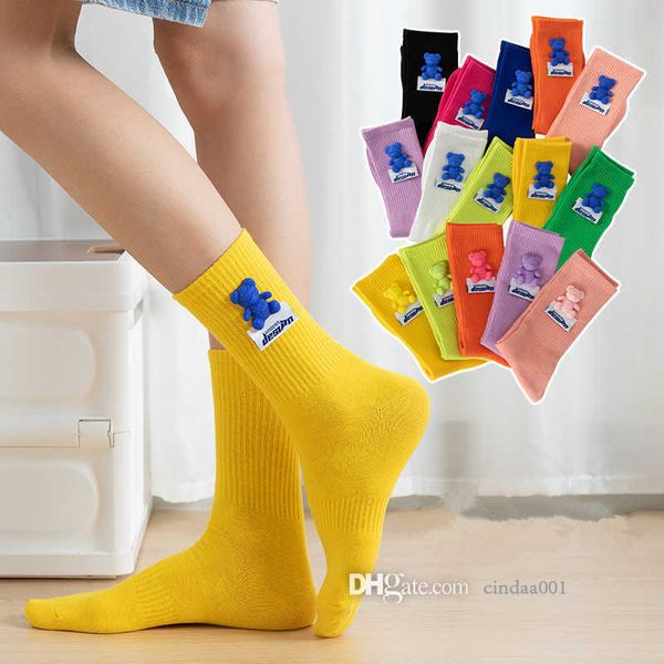 Милые носки из чесаного хлопка, однотонные хлопковые женские носки среднего размера в ярких полосках с кубическим мишкой сбоку для девочек