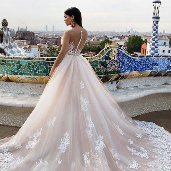 Abito da sposa sexy elegante con tulle e scollo a barca sulla spalla