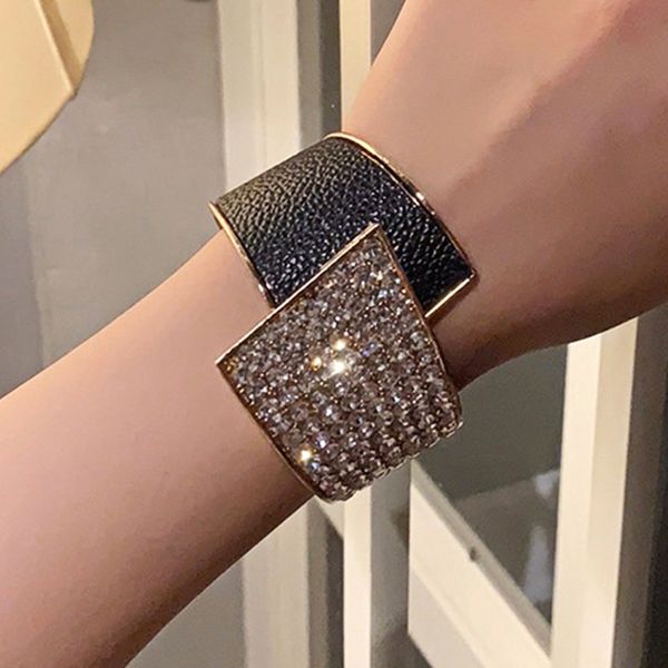 Große, breite Bling-Kristall-Armreif mit offener Manschette, Weiß, Schwarz, Grün, Leder, Strass, neu, personalisierter Hand- und Handgelenk-Schmuck, Bijoux-Geschenke für Frauen und Damen, Brautschmuck