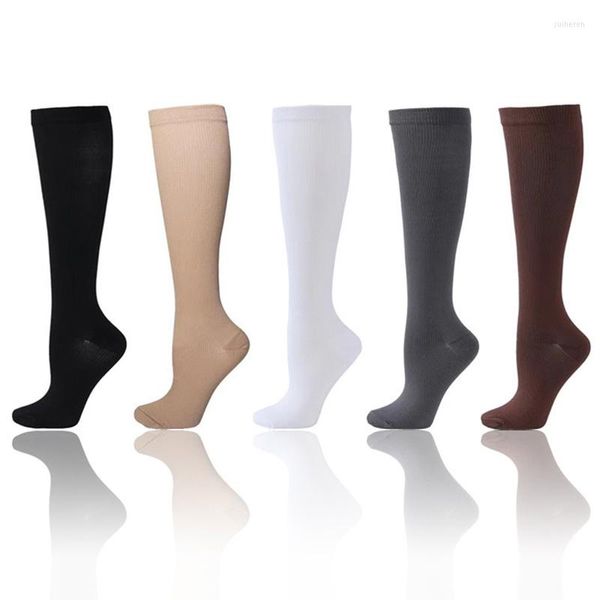 Erkek çorap sıkıştırma çorapları kadınlar erkekler naylon katı atletik ödem varisli damarlar kadın koşuyor