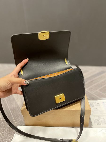 2023 Coachi New Trendy Women's Bag Saco de Couro Designer Backpacks Materiais de Couro Soft Materiais de ombro de Senhoras Bolsas de Bolsas Crossbody Cartilhas Tops