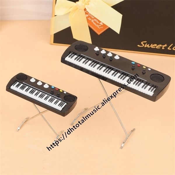 Dekorative Objekte Figuren Miniatur elektronische Orgel Modellreplik mit Koffer Puppenhauszubehör Mini-Musikinstrument Ornamente Tastatur 220928