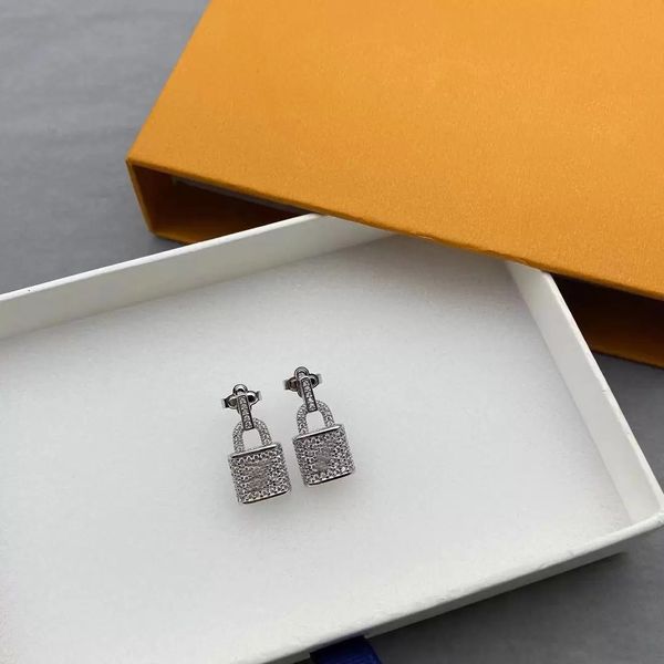 Moda Designer mix atacado brinco mini minúsculo bloqueio carta de amor mancha aço 18k prata studs brincos luxo mulheres festa de casamento jóias com caixa