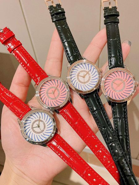 Moda kadınlar kristal safir kuvars kol saati siyah orijinal deri cam izle yeni mavi spiral kadran geometrik daire saat 33mm