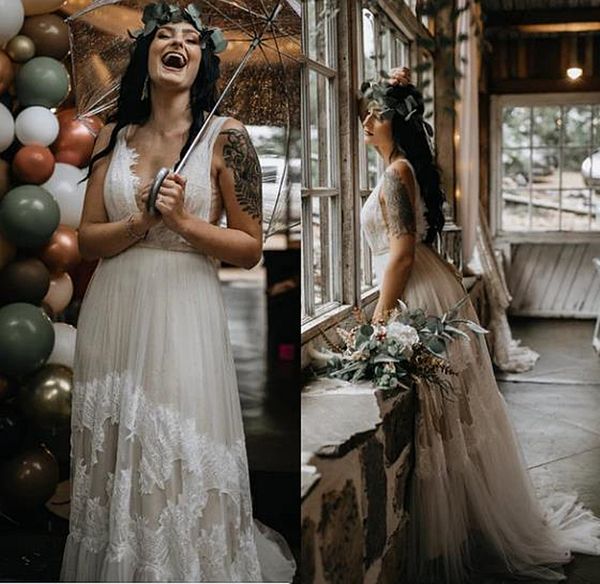 Şık boho plaj gelinlik bir çizgi fildişi tül gelin elbisesi dantel aplikeler kolsuz v boyun arkasız yaz hippi ülke robe de mariage