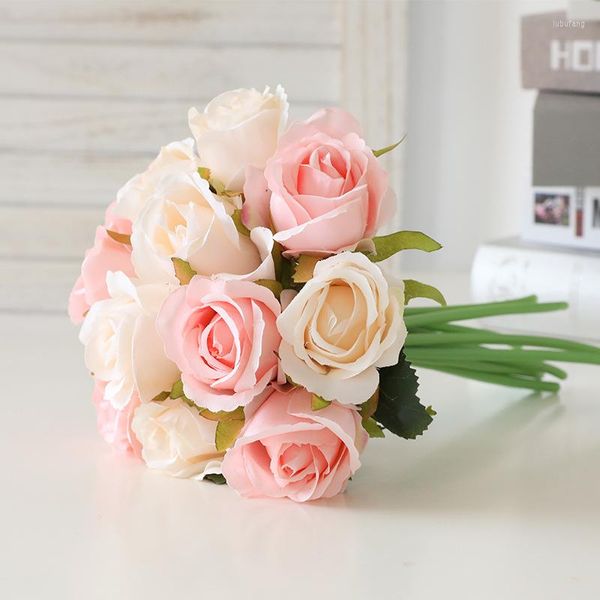 I fiori decorativi vendono l'ortensia artificiale della rosa del fiore della tenuta della mano essiccata di alta qualità a buon prezzo per la decorazione di nozze
