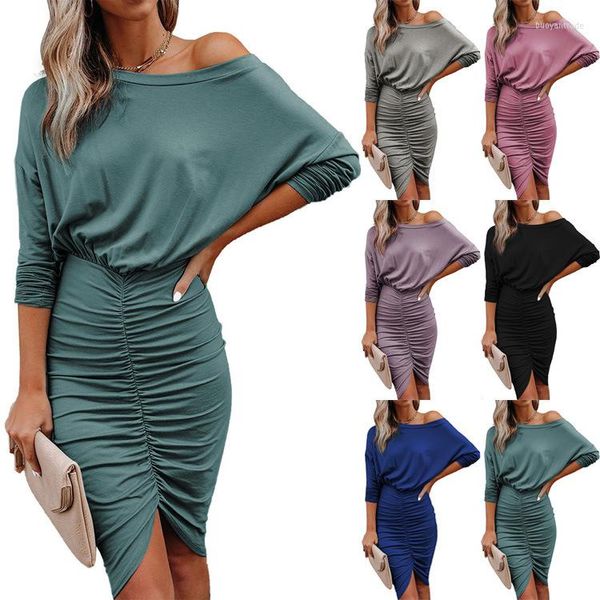 Vestidos casuais 2022 Autumn e Winter Women Sleeved Mids-Skirt Cor sólida cor oblíqua sexy ombro de quadril plissado de ajuste fino