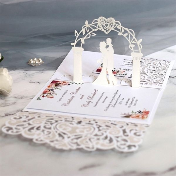 Cartões de felicitações 50pcs European Laser Cut Invitations Card 3d Tri-Fold Lace Heart Party Elegant Favor Decoration 220930