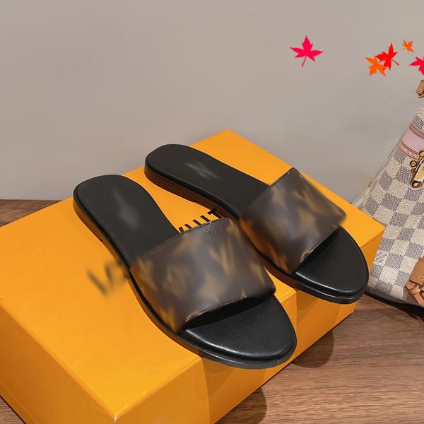 2023 Парижские женские тапочки красивые ботинки Scufe Summer Sandal