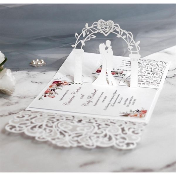 Grußkarten 10 Stück europäische lasergeschnittene Hochzeitseinladungskarte 3D dreifach gefaltete Spitze Herz Elegante Partybevorzugungen Dekoration 220930
