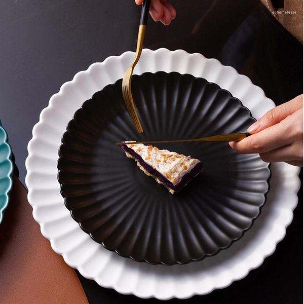 Piatti Stoviglie in ceramica stile europeo Cena Set di piatti in crisantemo per spuntino di frutta a casa Piatto di insalata nero creativo