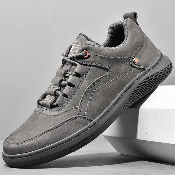 Mens genuíno cadarço de couro com tendência de tendência Sapatos confortáveis ​​ao ar livre tênis de moda britânica Mocassins 220819