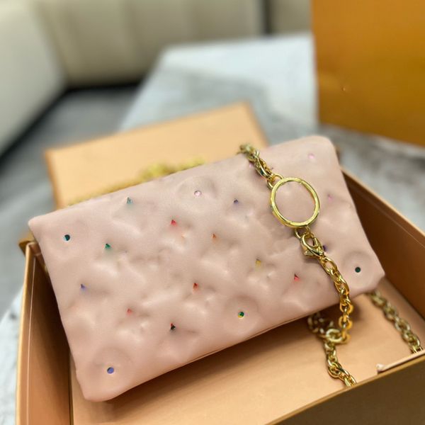 Bolsa tiracolo Coussin Bolsa de mão com aba Bolsa de mão Clutch Bolsas de ombro Pochette Bolsa de pele de carneiro macia Cor de couro com relevo Letra em relevo Bolsa de várias camadas Cadeia removível