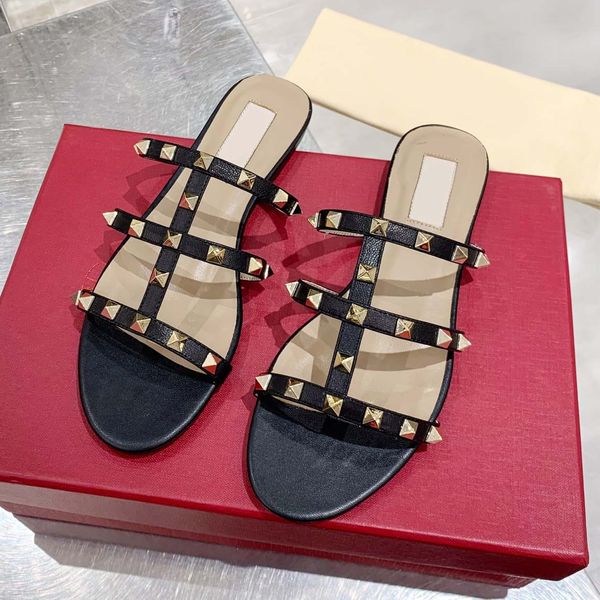 Donne classiche sandali Luxury Sexy Rivets Slifori Svide Slide Sliders vera pelle Summer Woman Beach Teli Flip Flip Flip