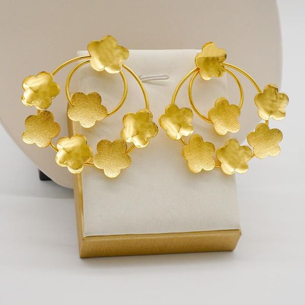 Lampadario pendente Orecchini pendenti alla moda per le donne Dichiarazione geometrica rotonda Orecchini in metallo dorato Orecchini alla moda Accessori per gioielli Penzolare