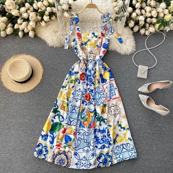 Vestidos casuais Moda Passarela Vestido de verão 2022 Feminino Alça espaguete Sem costas Azul e branco Porcelana Estampa floral Longo