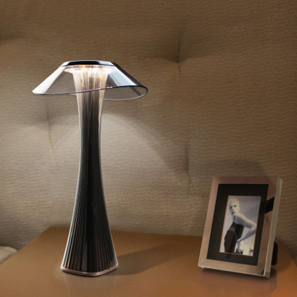 Tischlampen Dimmbare USB-Geschenklampe Touch-Augenschutz LED-Schreibtisch für Schlafzimmer Nachttisch Kaffeebar Kunstdekor Beleuchtung Kreativer Leuchttisch