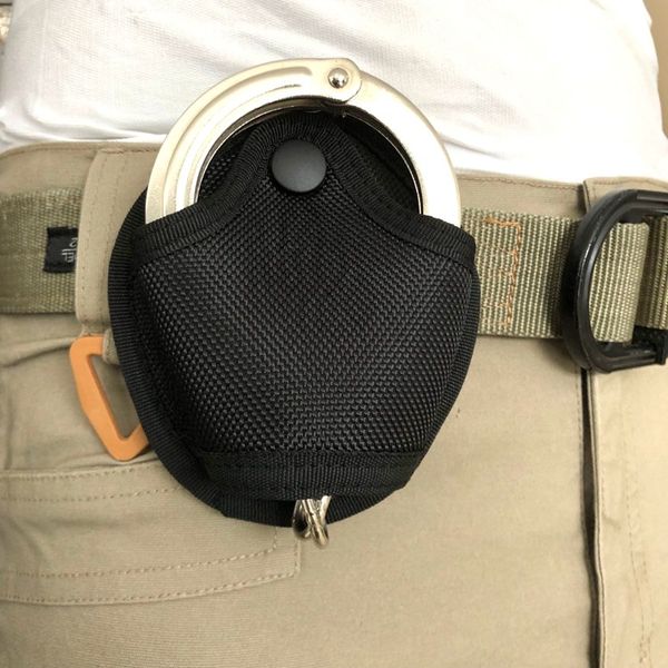 Mochilas táticas portador de estojo de algema bolsa bolsa de bolsa Molle Belt Handcuff Bolsões de caça ao ar livre Holster de punhos de mão