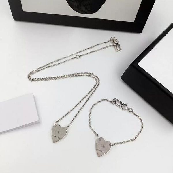 Colar de colar de grife de luxo Chain Love Cartice Colares pendentes para mulheres Great qualidade Silver Color Bracelet Jewelry With Box