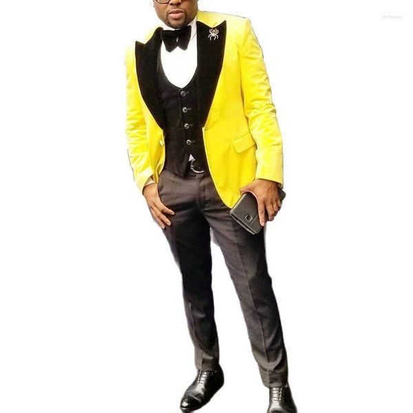 Abiti da uomo Abiti da ballo formale per uomo da sera 3 pezzi Giacca gialla con pantaloni neri Gilet Slim Fit Smoking da sposa Set di moda maschile africana