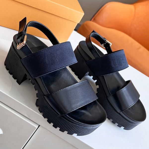 Beliebte Frühlings- und Sommer -neue Frauenplattform Sandal Casual Fashion Classic Alle passen bekannte Markendesigner Sandalen Leichte und langlebige gebürstete Außensohle