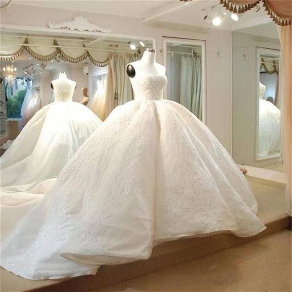 2022 Einfache Ballkleid Brautkleider Braut Spitze Pailletten Applikation trägerlos Rüschen Sweep Zug nach Maß Plus Size Garten Satin Vestidos de Novia