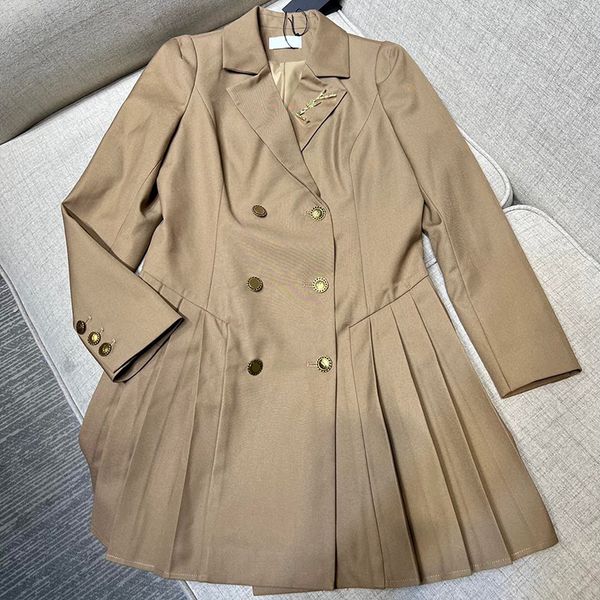 Blazer con spilla da lettera Abito da donna con collo a bavero Abiti con bottoni dorati Abito sottile 2 colori Gonne di lusso