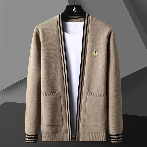 Herrenpullover Biene Stickerei Herrenpullover Strickjacke Koreanischer Freizeitmantel Eleganter Herrenpullover Herbstmantel Trend Abrigo Hombre Herrenbekleidung