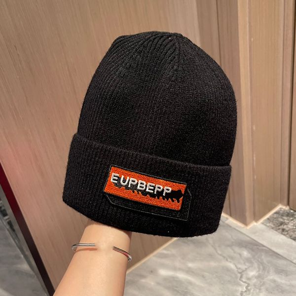 Designer-Luxus-Beanie, einfarbig, Buchstaben-Design, Motorhaube, Paar, Absatz, Wollmütze, modisches Temperament, vielseitige Hüte, Karneval, mit hochwertiger Mütze, sehr gut