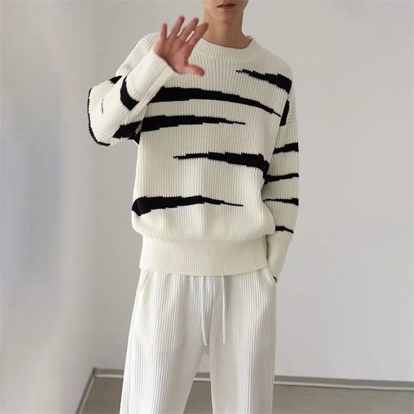 Maglioni da uomo Moda Uomo Maglione Manica lunga Pullover a righe Bianco Nero Casual Quotidiano Adolescente Streetwear Maschile Elegante Camicia allentata 220830