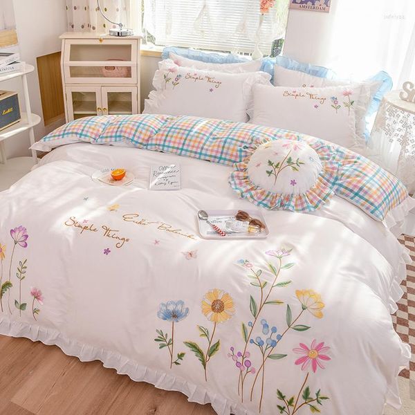 Set di biancheria da letto Set di fiori in stile pastorale bianco con volant ricamato Set di cotone Copripiumino Lenzuola con angoli Federe Tessili per la casa