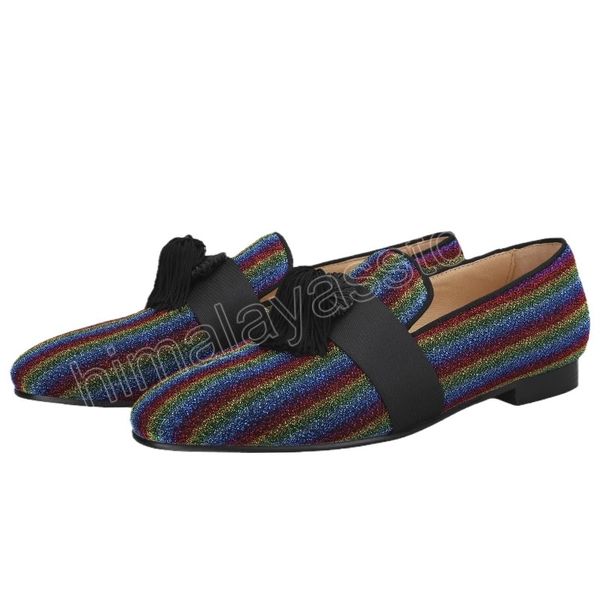 Multicolor -Leinwand -Kleiderschuhe mit schwarzen Fransenverzierungen handgefertigte Männer -Slipper in Übergröße