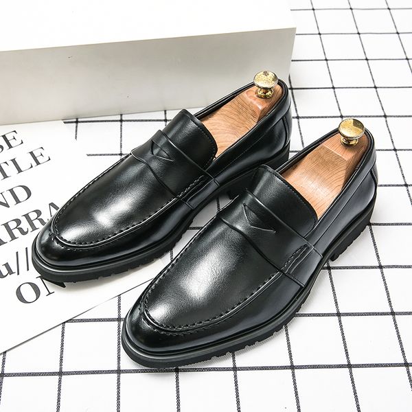 Loafers Erkek Ayakkabı Düz ​​Renk PU Klasik Yüz Maske Slip-On Moda İş Partisi Günlük Ad062