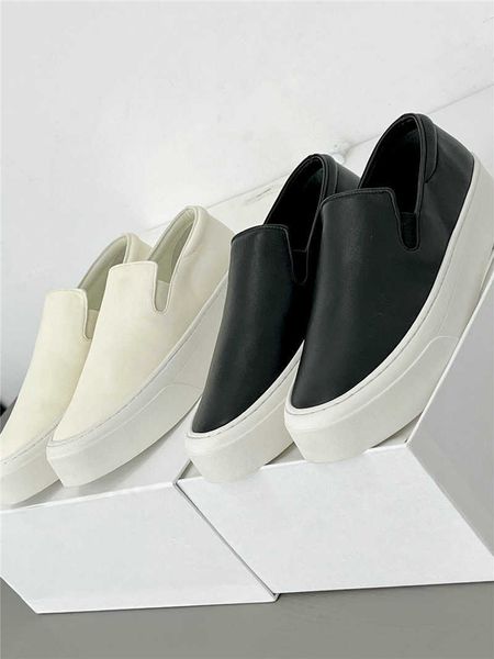 Die Reihe von Schuhen Model Top-Qualität Eine neue Minderheit trägt Lefu-Schuhe, die sehr einfach in INS-Style-Leder-Freizeitsportarten feste weiße Schuhe sind