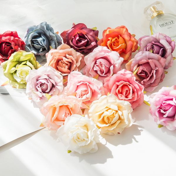 Decorazioni natalizie 100PCS Seta artificiale Rose bianche Decorazioni per la casa di nozze Ricamo Accessori per torte Ghirlanda di Natale Materiale Fiori finti 221201