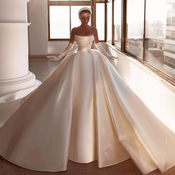 Elegante vestido de baile de casamento 2024 sem alças pérolas modernos vestidos de noiva trem varredura cetim árabe dubai grande arco vestido de novia