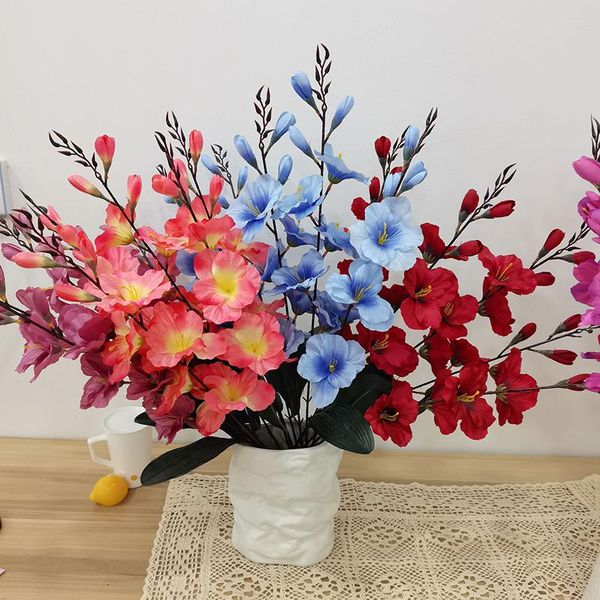 Fiori decorativi Fiore simulato Gladiolo Fiore di prugna Panno di seta di ciliegia Disposizione artificiale della decorazione della casa della festa nuziale