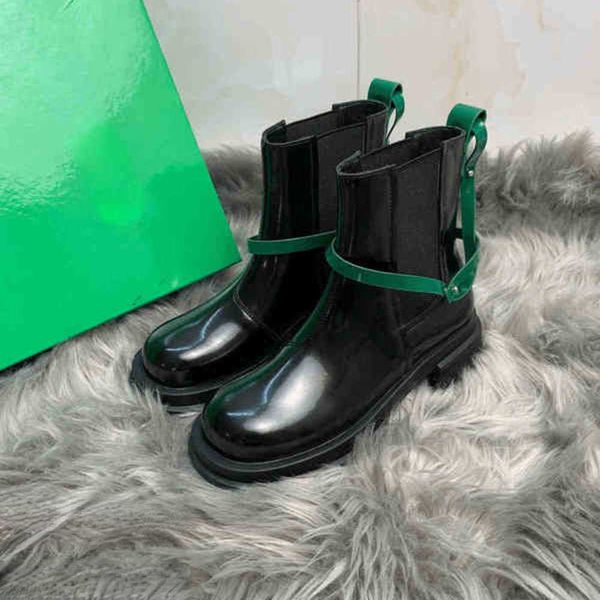 Botas de inverno Designer de luxo Botas de motocicletas Martin tornozelo feminino winter woodland woodland natal feminino esportes casuais sapatos externos 2211130